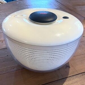 OXO Salad Spinner Bowl 10" x 6" Diameter